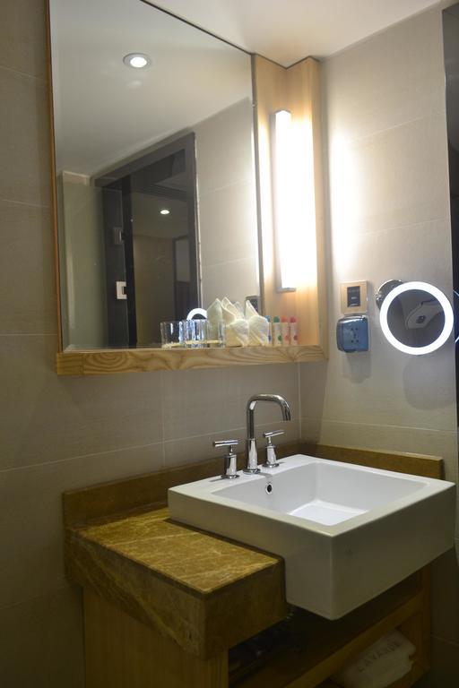 Lavande Hotel Zhuhai Gongbei Port Square Zimmer foto
