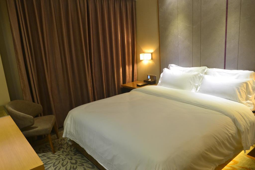 Lavande Hotel Zhuhai Gongbei Port Square Zimmer foto