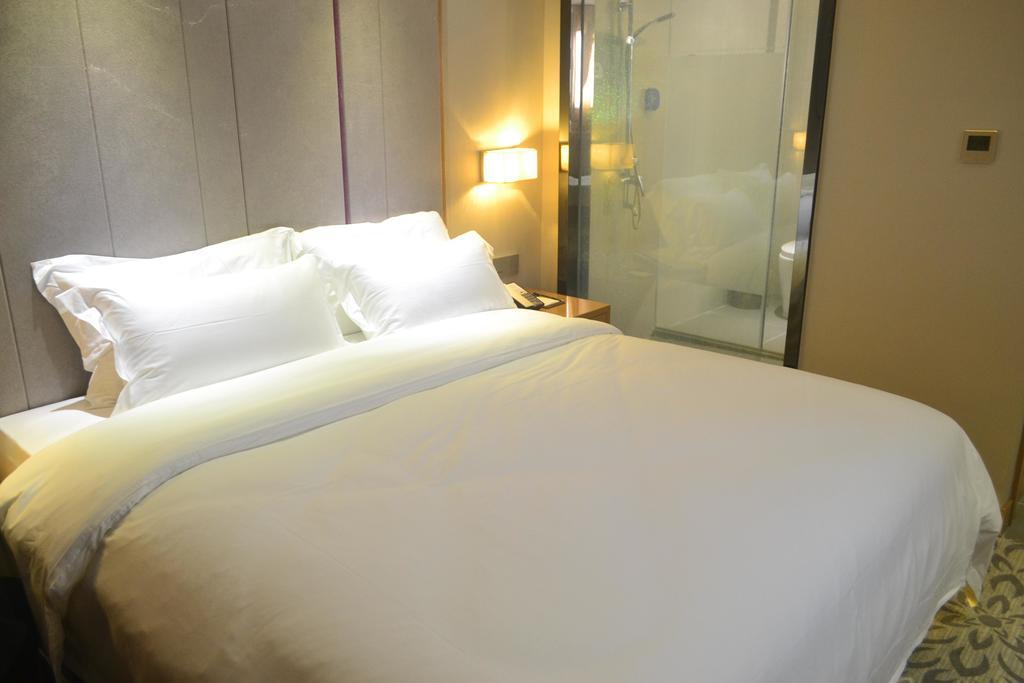 Lavande Hotel Zhuhai Gongbei Port Square Zimmer foto