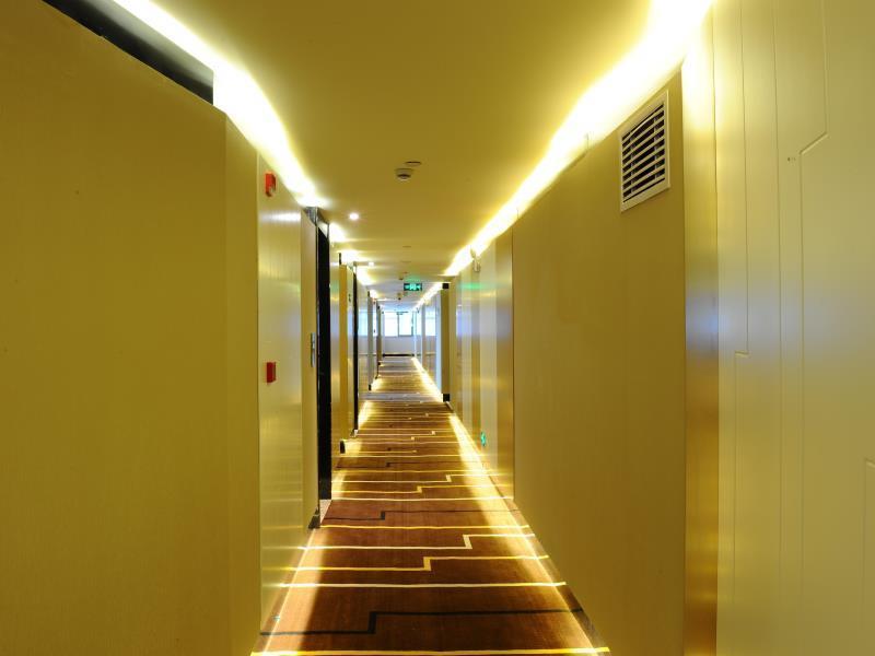 Lavande Hotel Zhuhai Gongbei Port Square Exterior foto